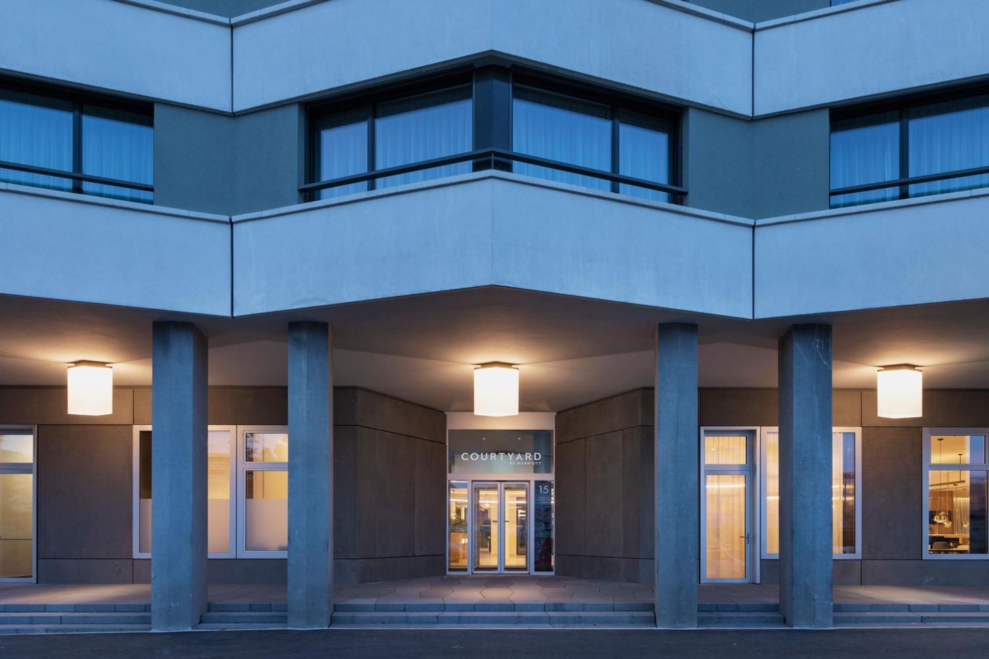 Отель Courtyard By Marriott Biel Bienne Экстерьер фото
