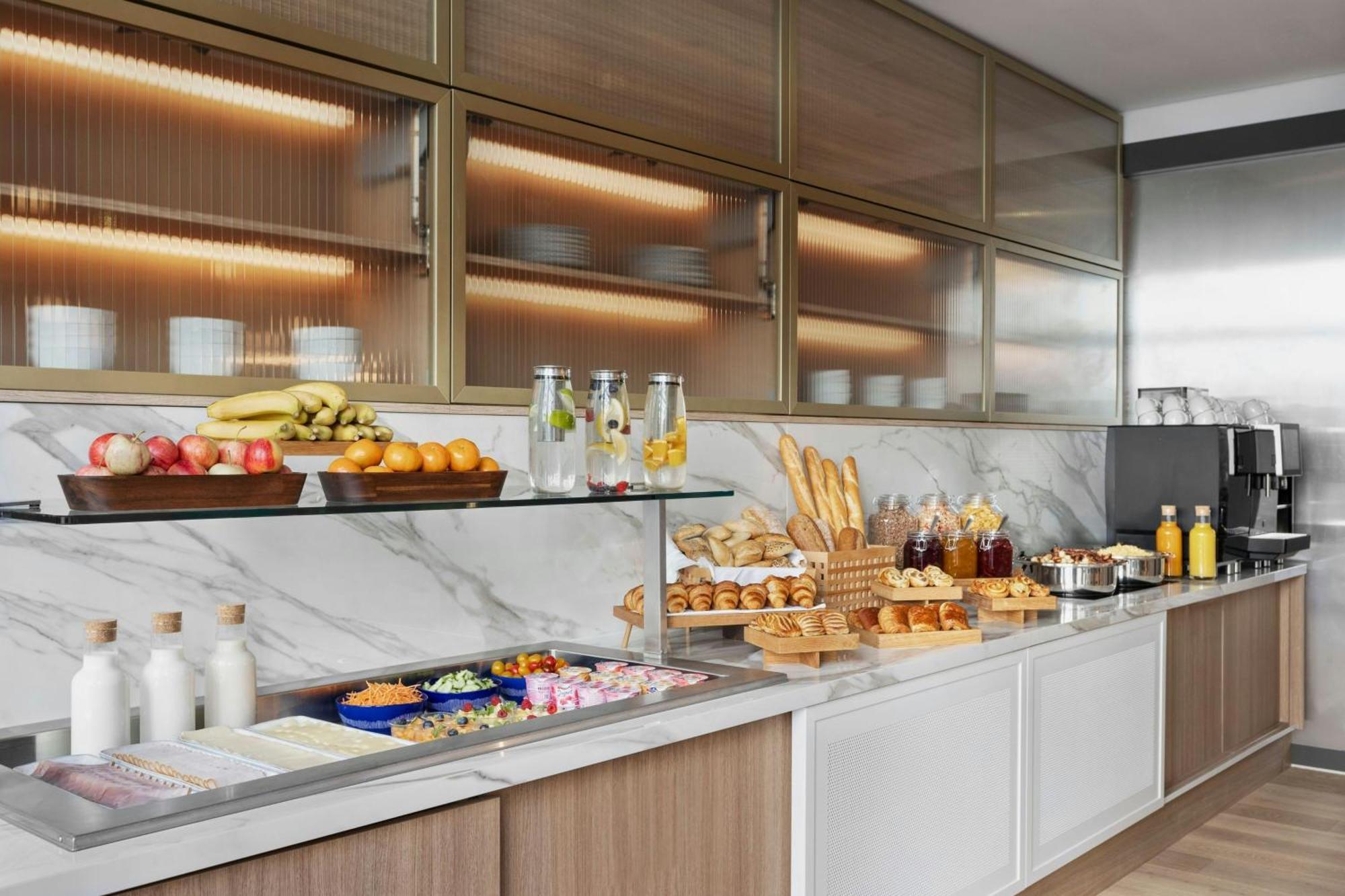 Отель Courtyard By Marriott Biel Bienne Экстерьер фото