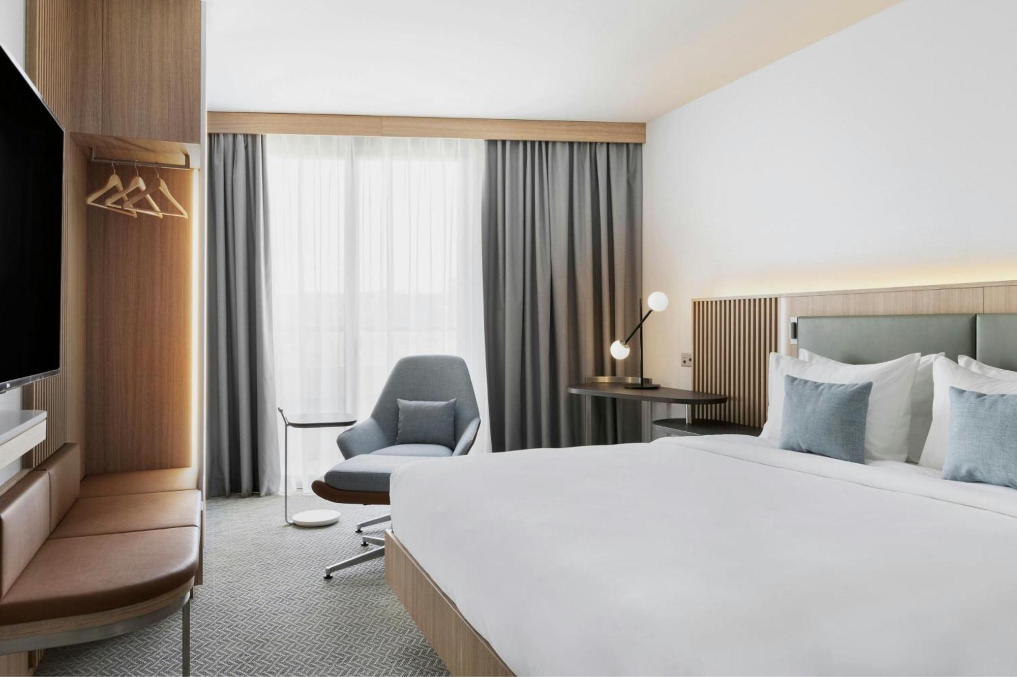 Отель Courtyard By Marriott Biel Bienne Экстерьер фото