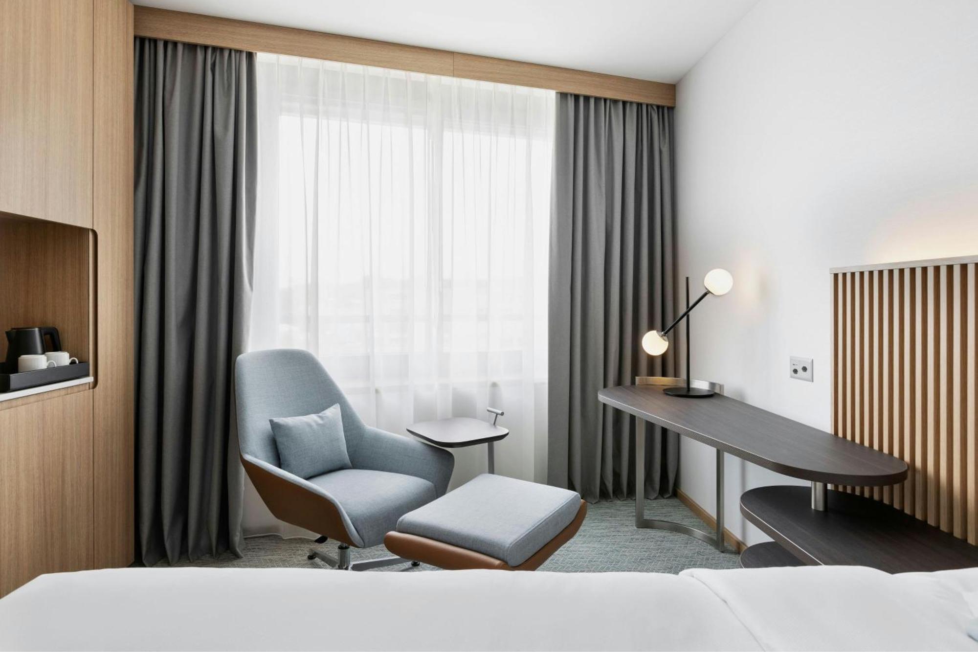 Отель Courtyard By Marriott Biel Bienne Экстерьер фото