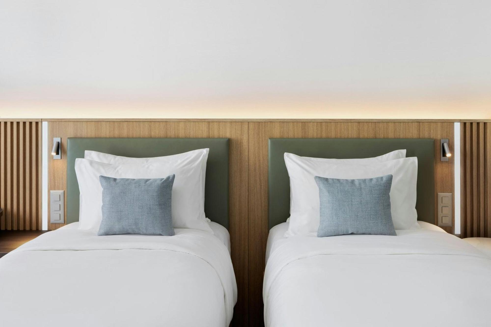 Отель Courtyard By Marriott Biel Bienne Экстерьер фото