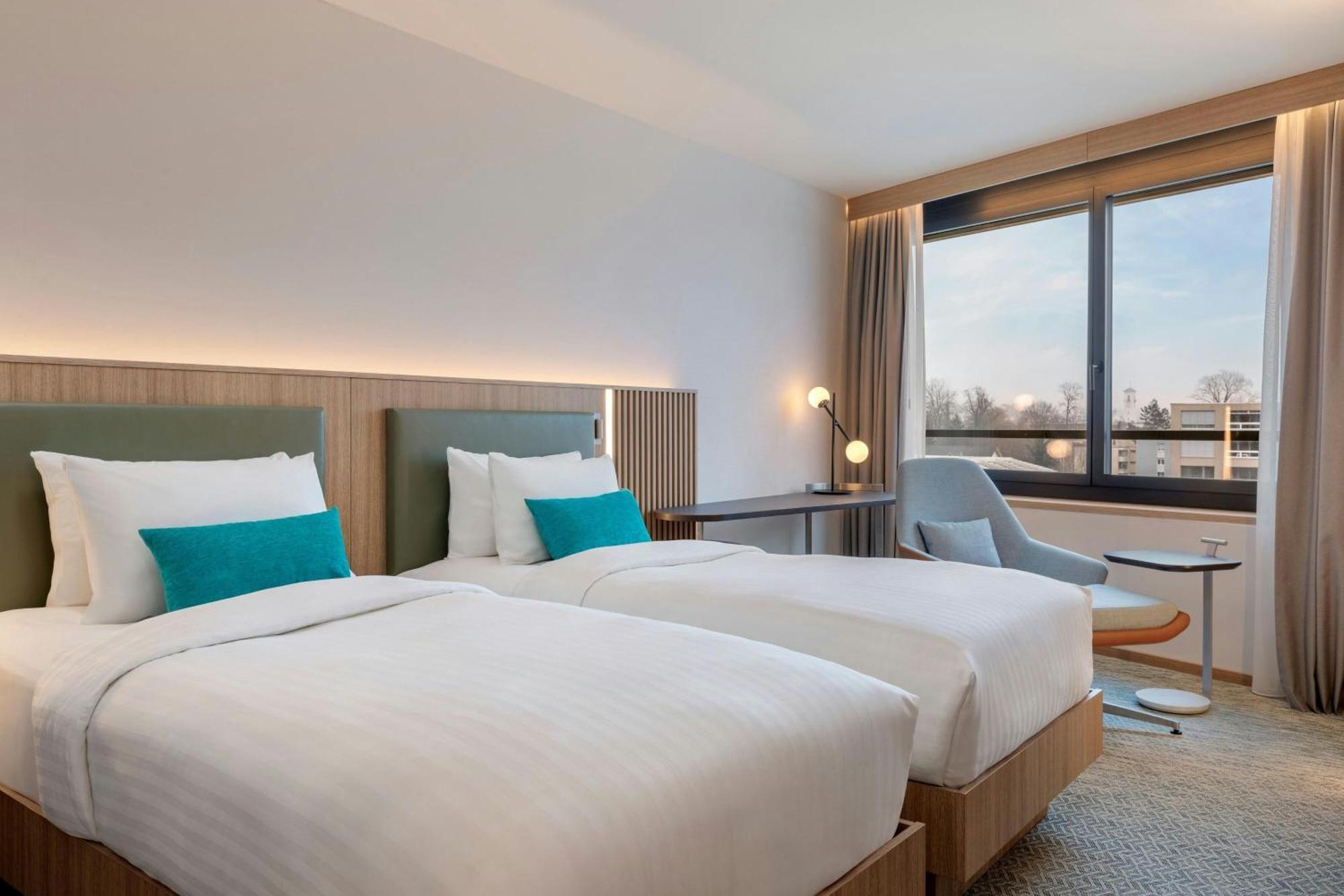 Отель Courtyard By Marriott Biel Bienne Экстерьер фото
