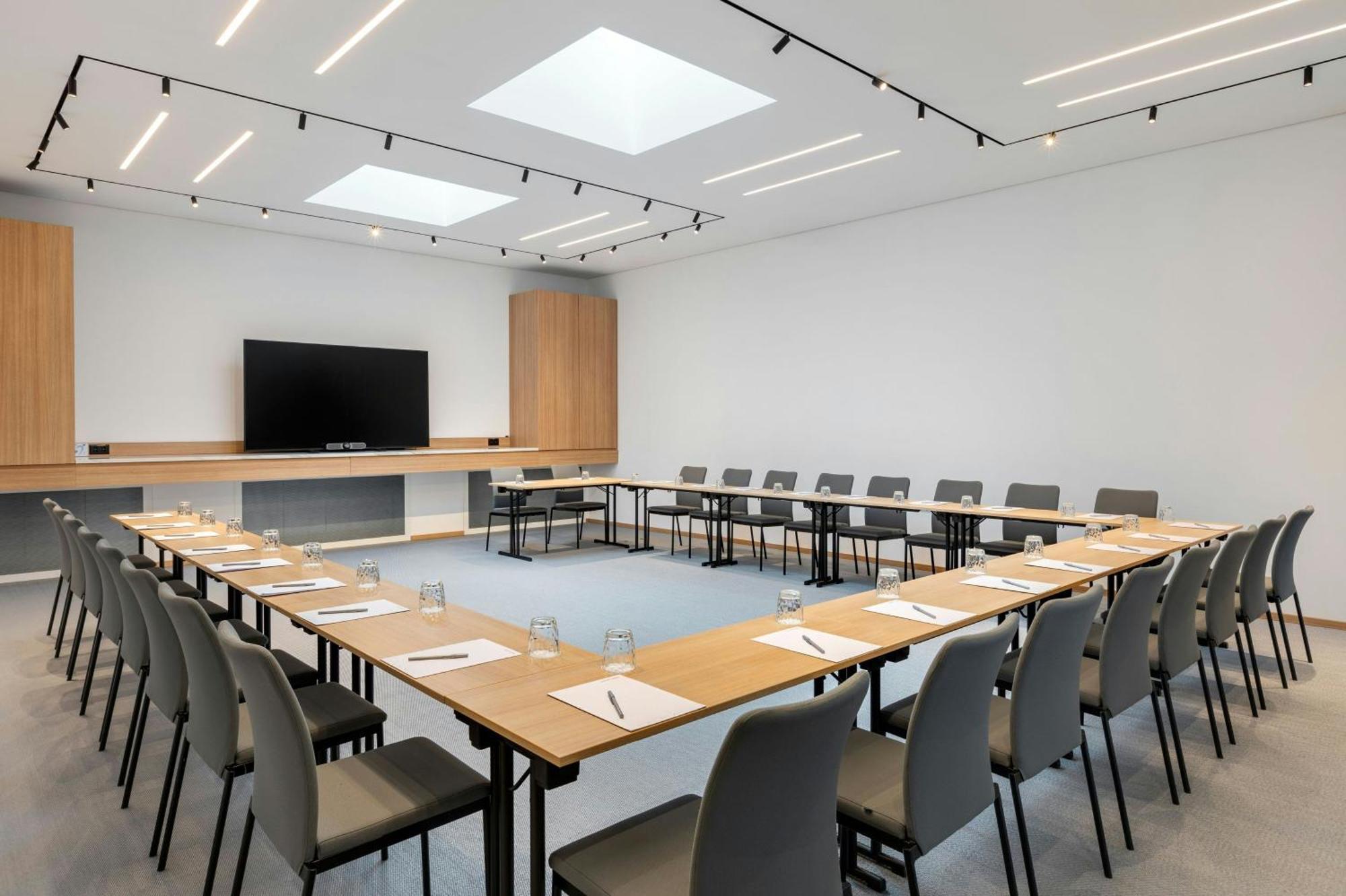 Отель Courtyard By Marriott Biel Bienne Экстерьер фото