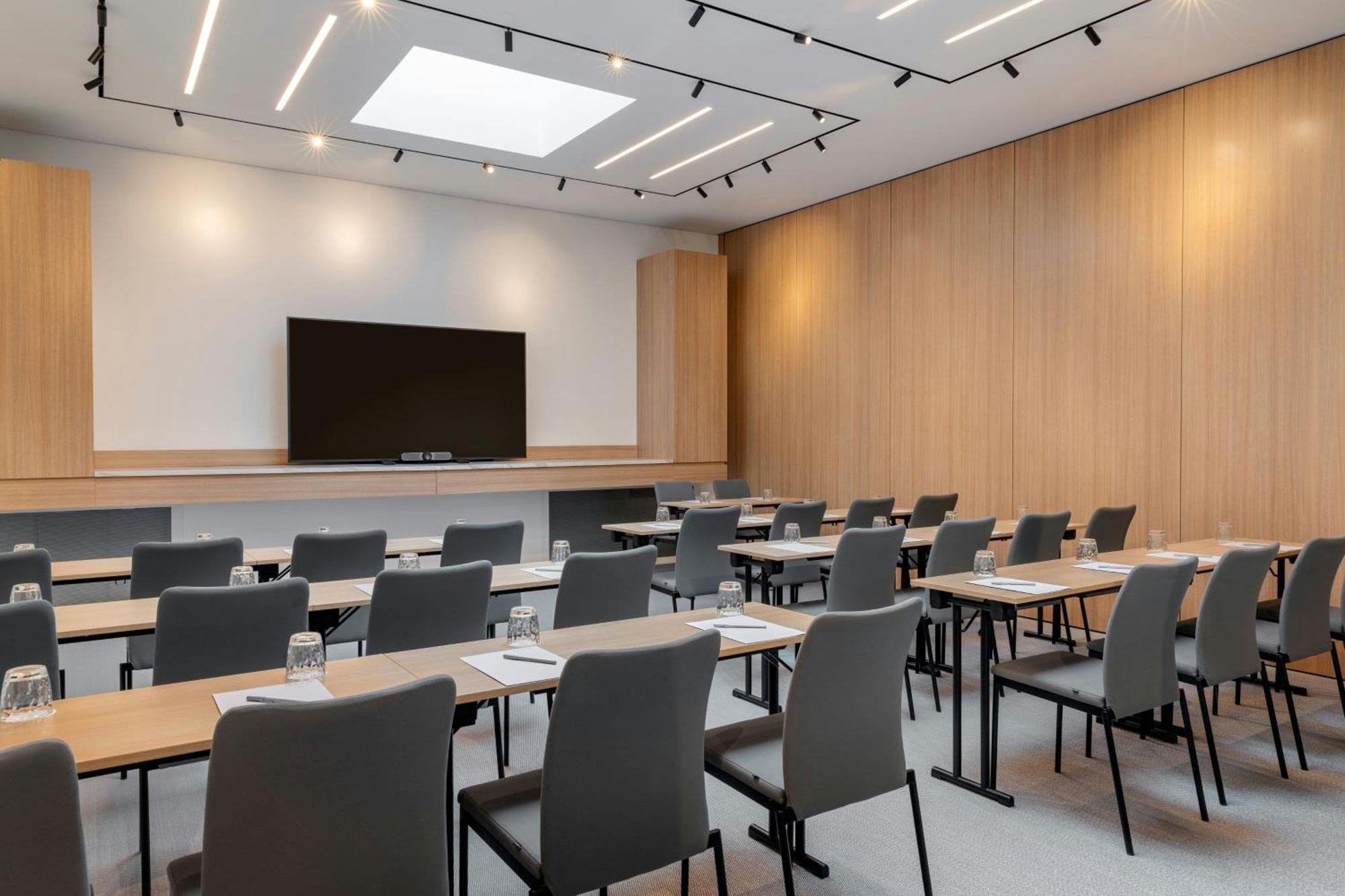 Отель Courtyard By Marriott Biel Bienne Экстерьер фото